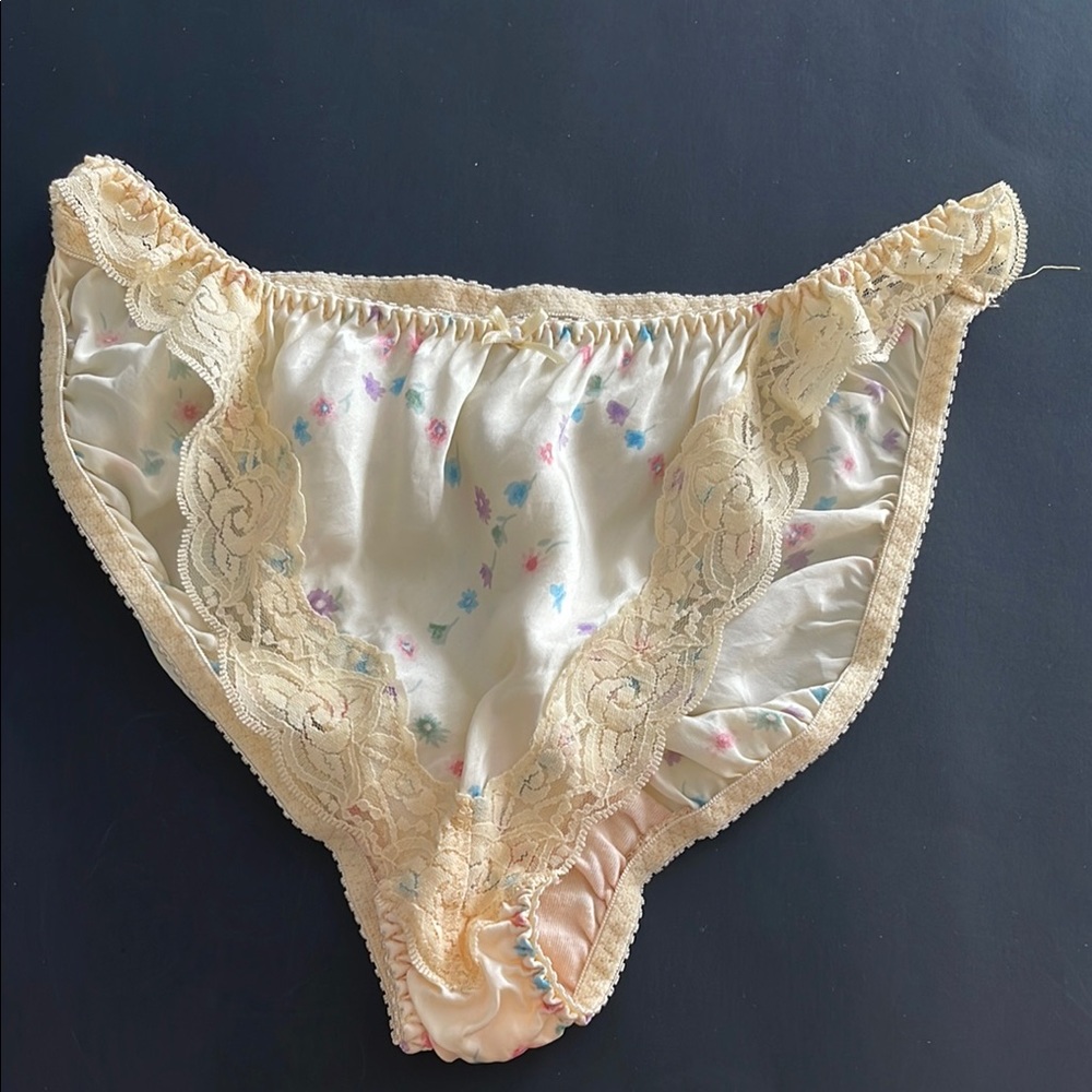 Vintage Silkscreen all silk floral panty with lace pearl detailing